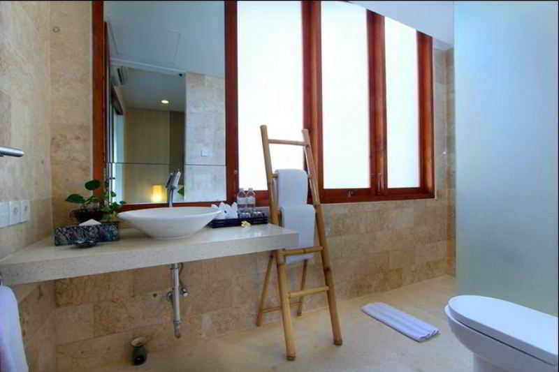 Room thumbnail 4