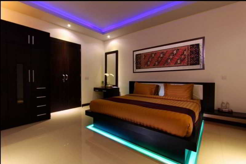 Room thumbnail 3