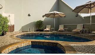 Pool
 di Executive Suites by Mourouj Abu Dhabi