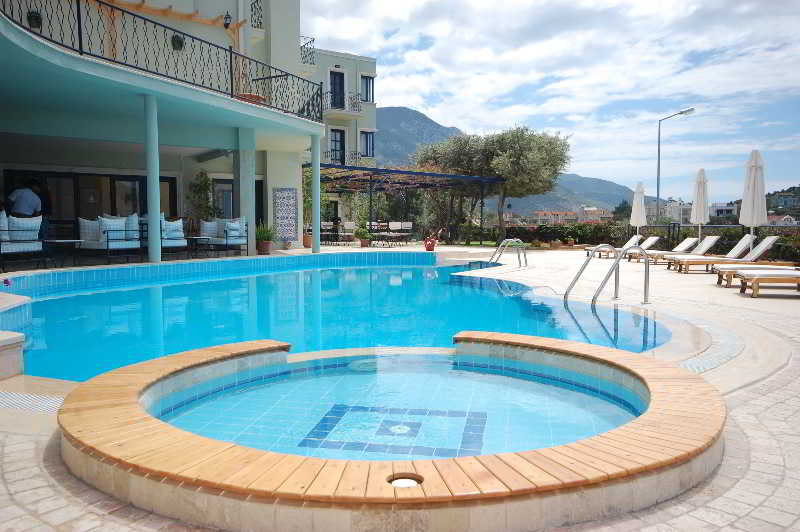 Pool
 di Ekinhan Hotel