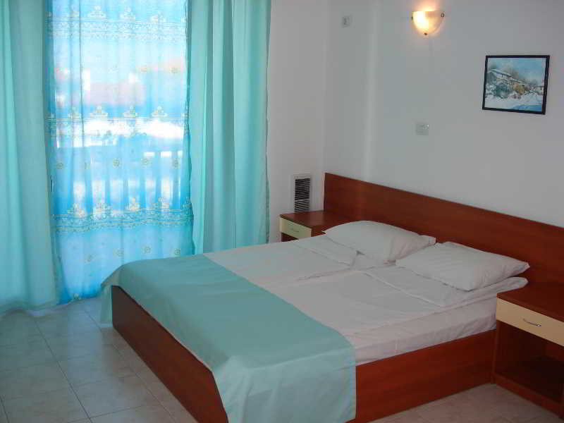 Room thumbnail 4