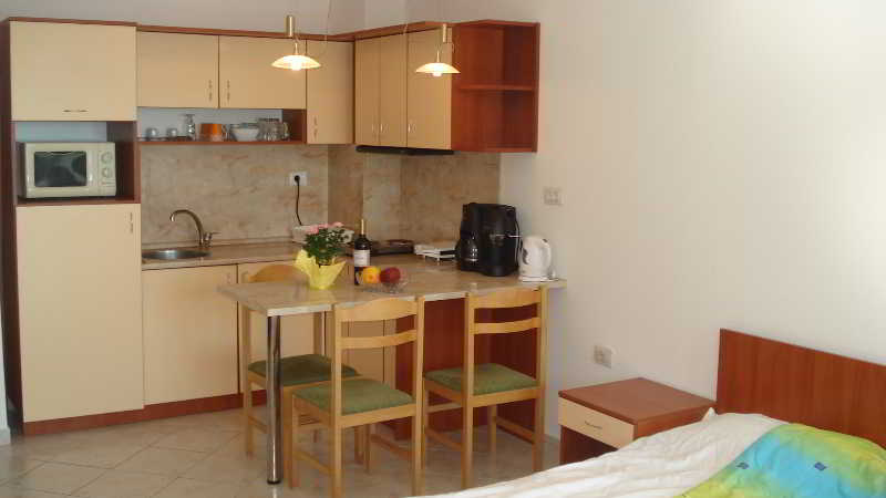 Room thumbnail 5