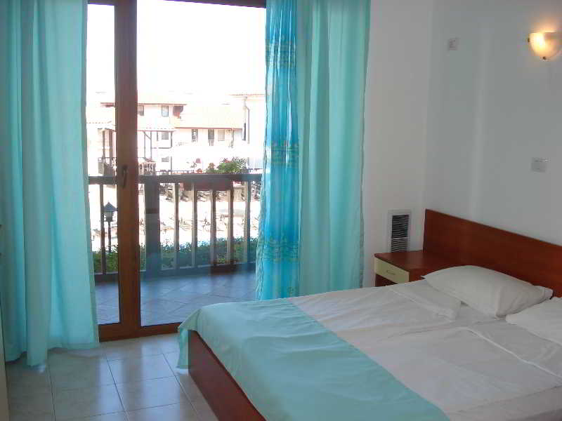 Room thumbnail 6