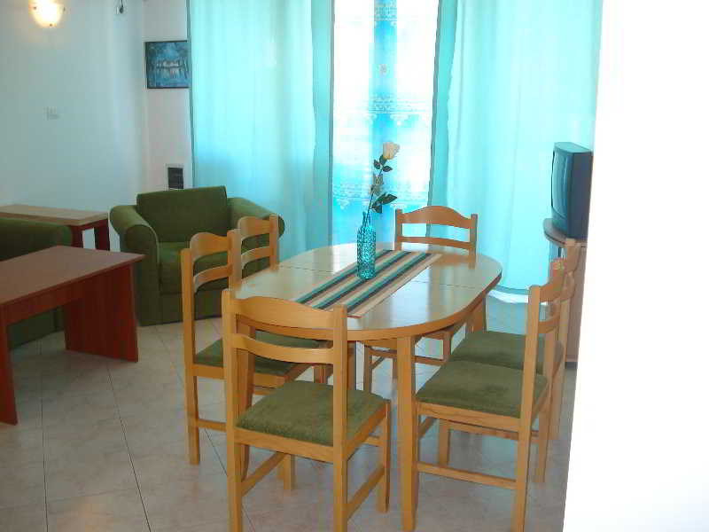 Room thumbnail 7