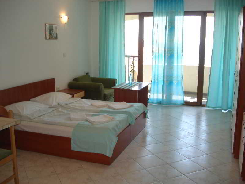 Room thumbnail 9