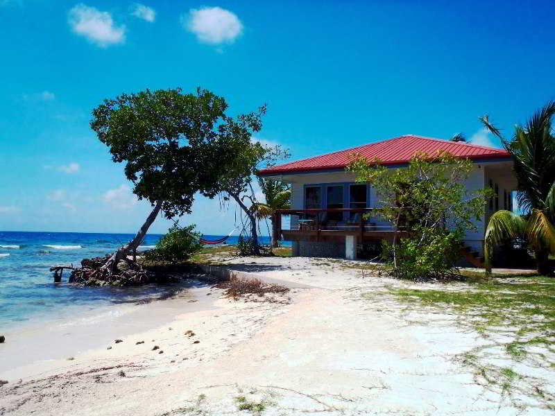 Hatchet Caye Resort