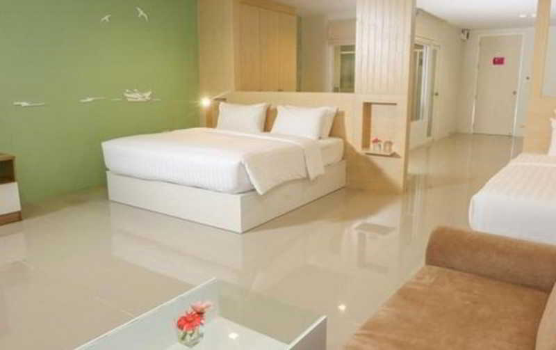 Room thumbnail 1