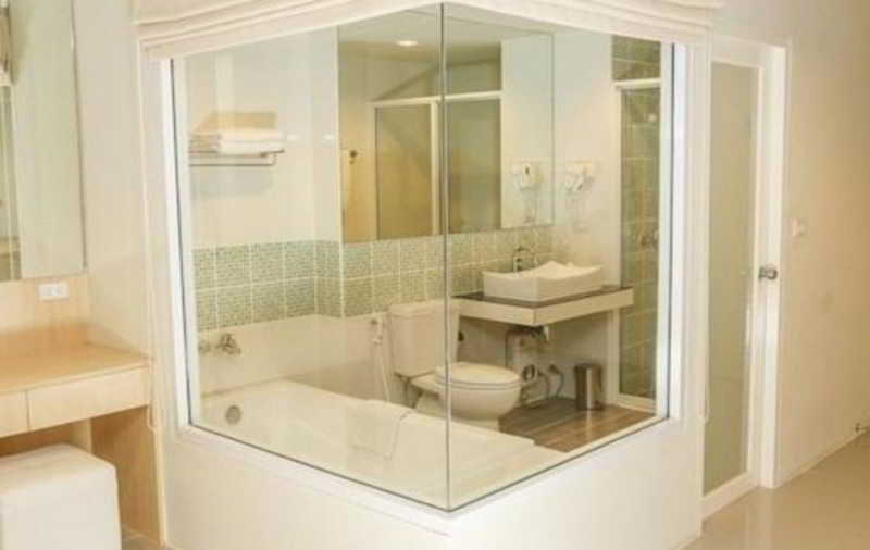 Room thumbnail 6