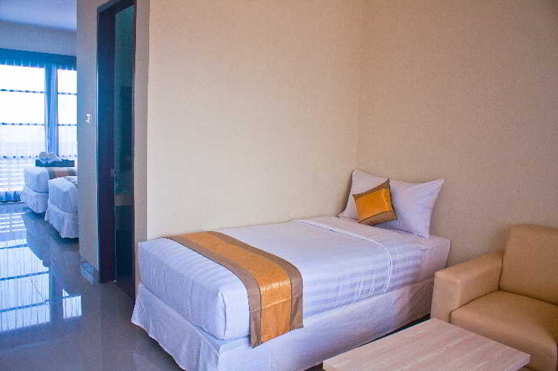 Room thumbnail 7