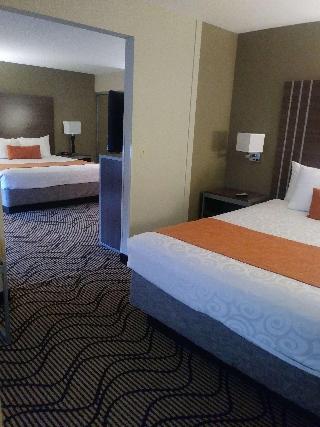 2 KING BEDS,NSMK,HI SPEED NET,MICFRG,CFMKR,IRN,HAIR,CONTINENTAL BREAKFAST
