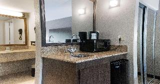 1 KING BED,NSMK,HISPD,MICRFG,COFMKR,IRON,WALKSH,CONTINENTAL BREAKFAST