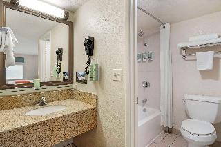 2 KING BEDS,NSMK,HI SPEED NET,MICFRG,CFMKR,IRN,HAIR,CONTINENTAL BREAKFAST