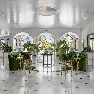 Caramel, A Resort to Live