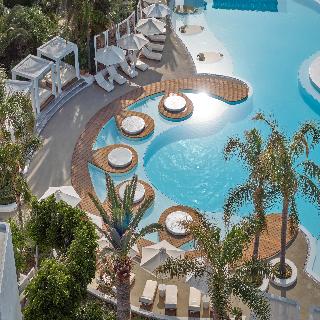 Caramel, A Resort to Live