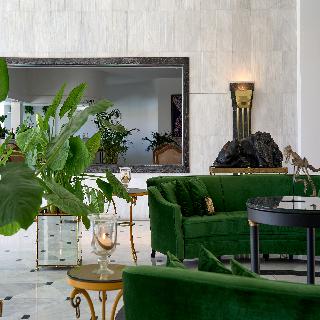 Caramel, A Resort to Live