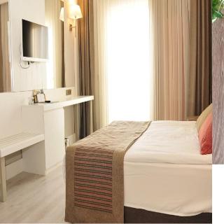 Port River Hotel & Spa
