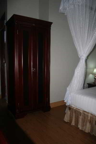 Room thumbnail 3