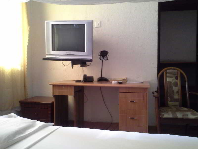 Room thumbnail 3