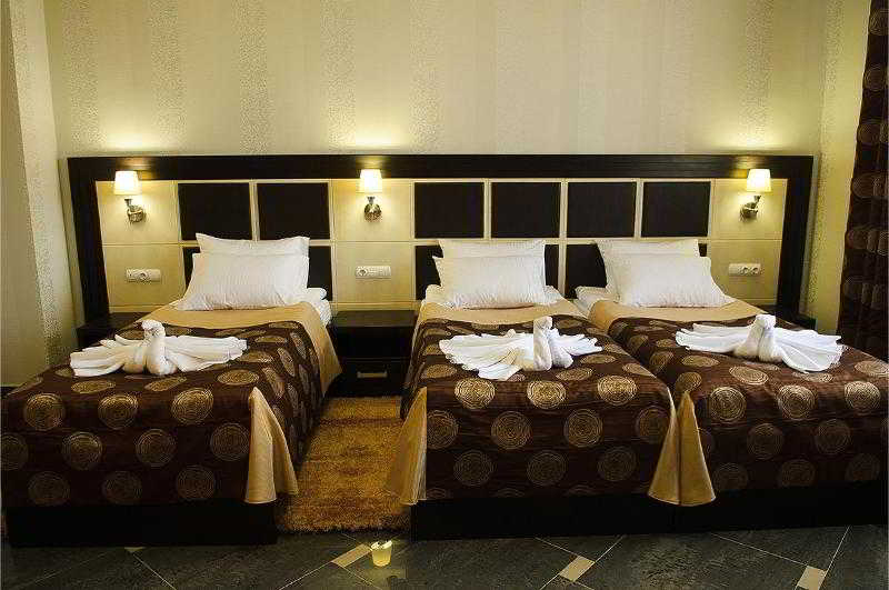 Room thumbnail 1