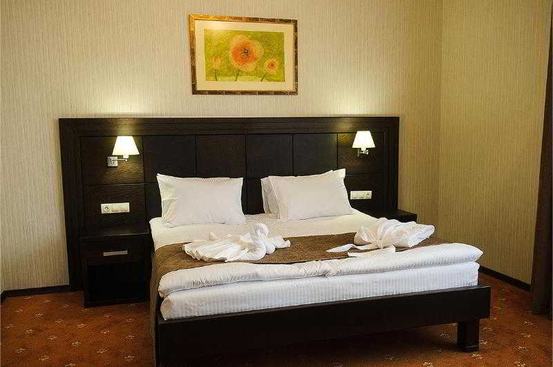 Room thumbnail 2