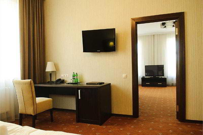 Room thumbnail 4
