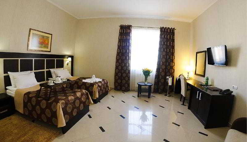 Room thumbnail 5