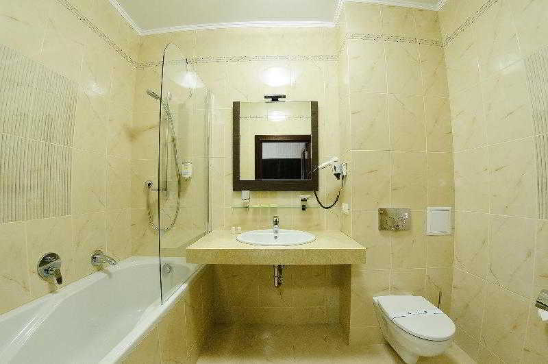 Room thumbnail 6