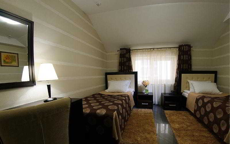 Room thumbnail 7
