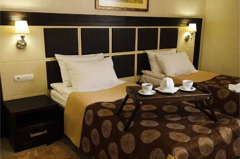 Room thumbnail 8