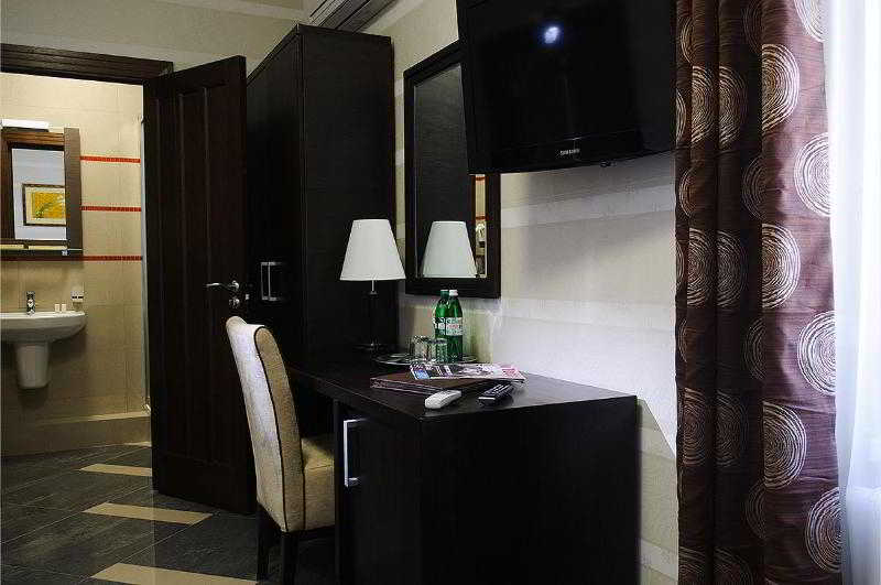Room thumbnail 11
