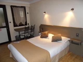 Hotel La Tour Des Anglais, Laval