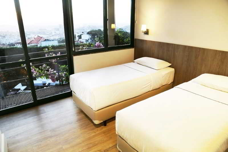 Room thumbnail 1