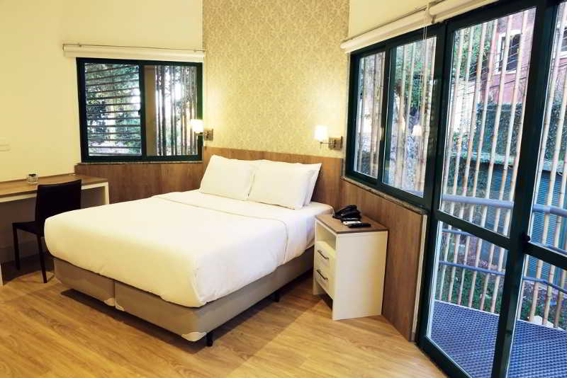 Room thumbnail 3