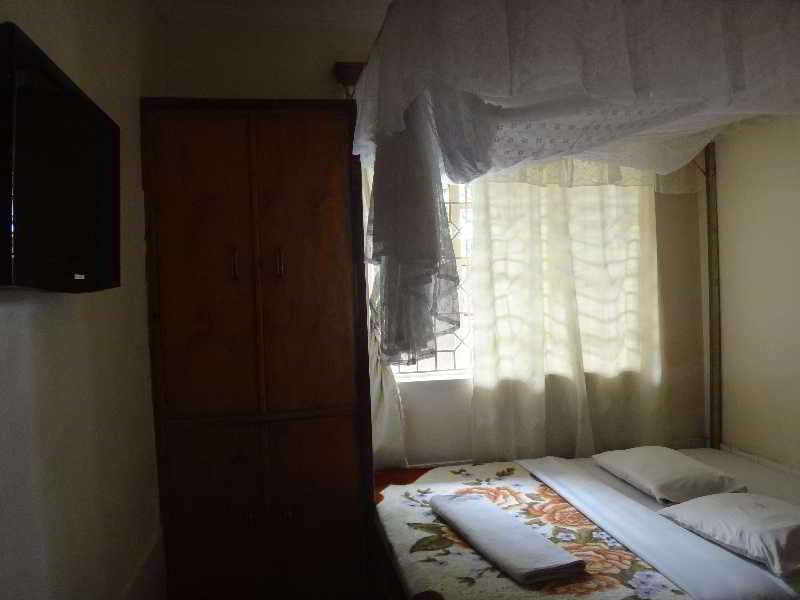 Room thumbnail 4