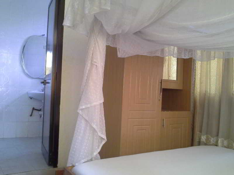 Room thumbnail 3