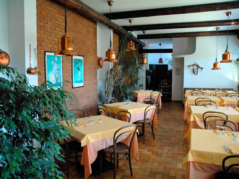 Golf Hotel, Milan