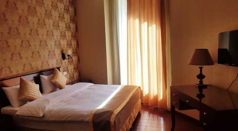Room thumbnail 2
