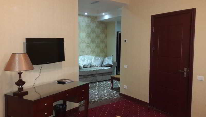 Room thumbnail 4