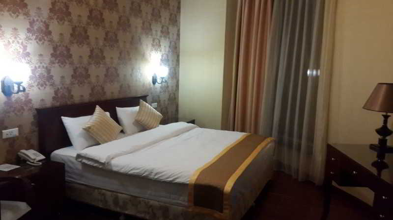 Room thumbnail 6