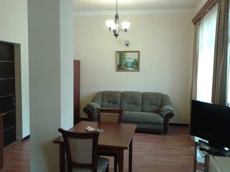 Room thumbnail 2