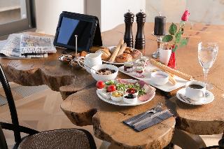 Check Inn Hotel