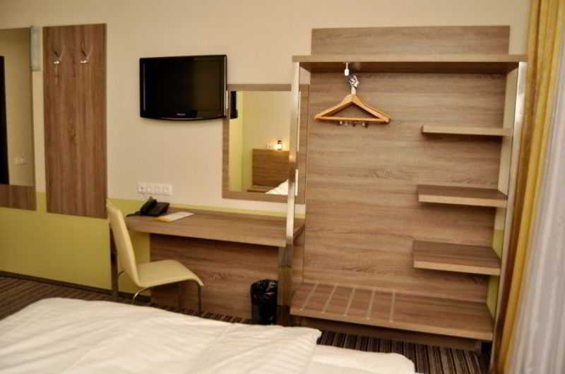 Room thumbnail 14