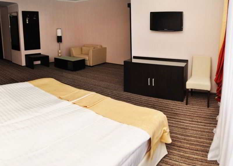 Room thumbnail 1