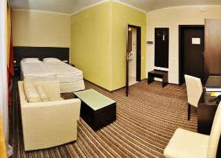 Room thumbnail 4