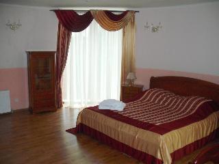Room thumbnail 9