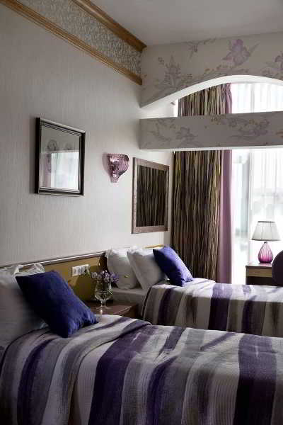 Room thumbnail 1