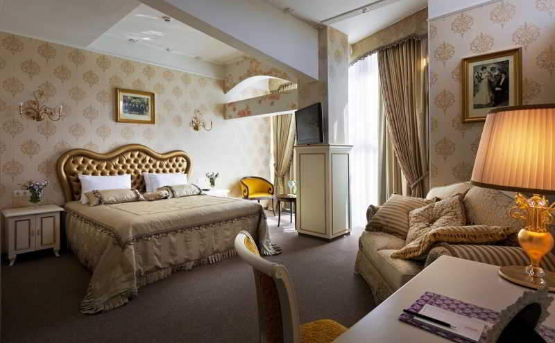 Room thumbnail 5