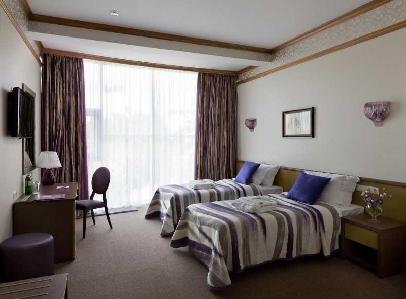 Room thumbnail 8