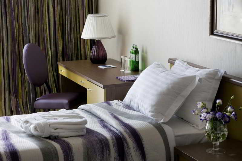 Room thumbnail 9