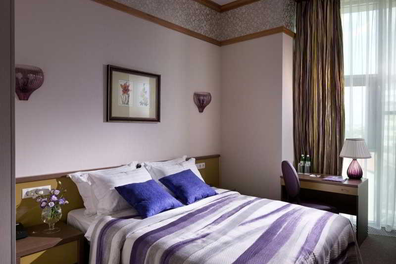 Room thumbnail 11